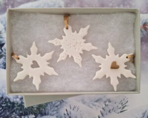 Set of 3 Small Snowflakes - Mixed Gold Heart